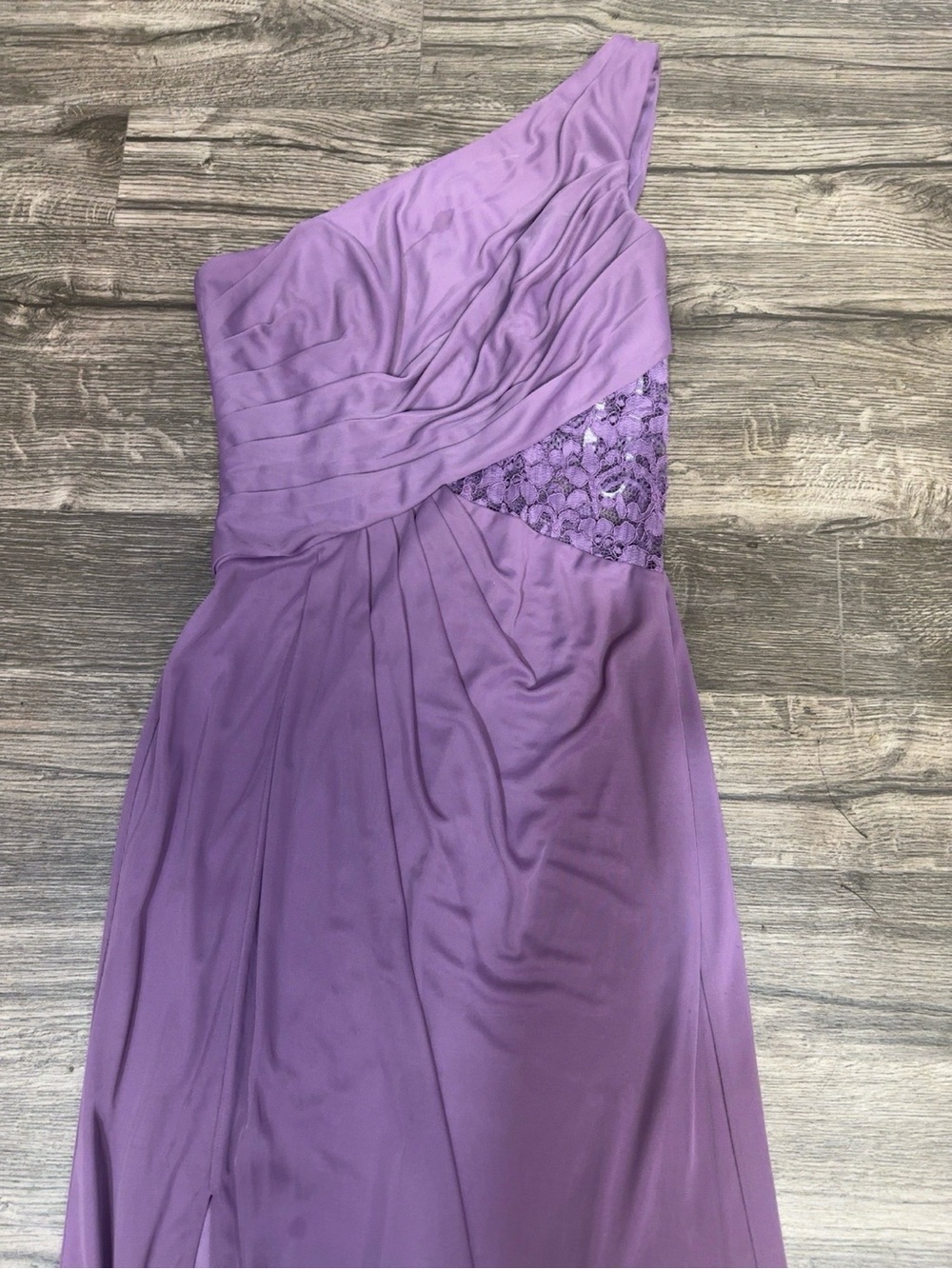 David’s Bridal Lavender One Shoulder Lace Bridesmaid Formal Gown Size 4 - Picture 6 of 10
